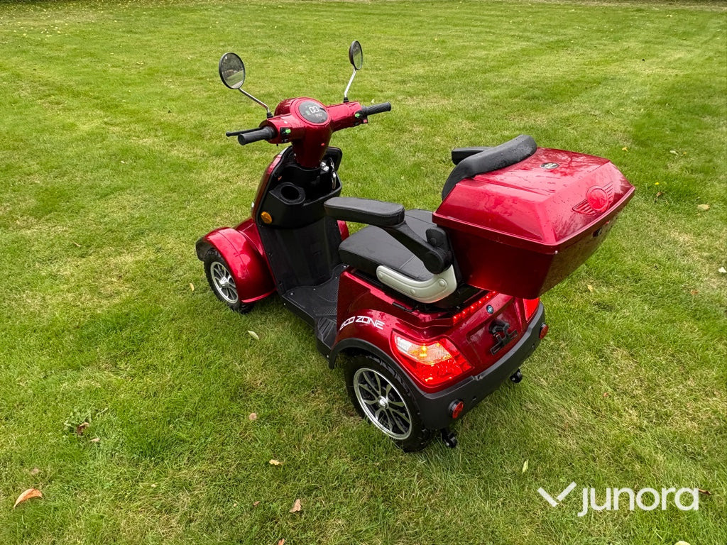 El-scooter - Eco Zone - Motorkerékpár: 3 kép. El-scooter - Eco Zone - Motorkerékpár: 3 kép.