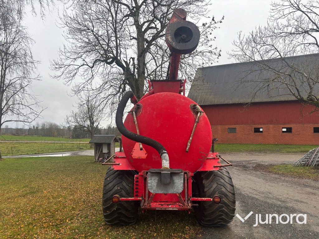 Gödseltunna - BS Vognen 20m3 - Szippantó tartálykocsi: 4 kép. Gödseltunna - BS Vognen 20m3 - Szippantó tartálykocsi: 4 kép.