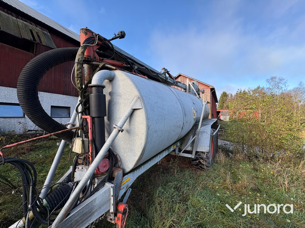 Gödseltunna - KIMADAN 15 kubik - Szippantó tartálykocsi: 3 kép. Gödseltunna - KIMADAN 15 kubik - Szippantó tartálykocsi: 3 kép.
