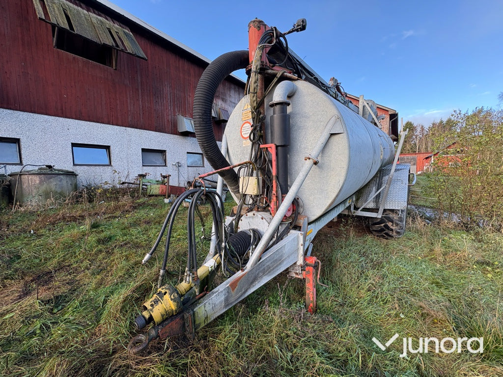 Gödseltunna - KIMADAN 15 kubik - Szippantó tartálykocsi: 2 kép. Gödseltunna - KIMADAN 15 kubik - Szippantó tartálykocsi: 2 kép.