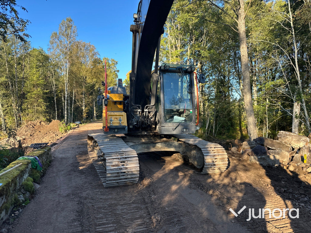 Grävmaskin - Volvo, EC 220 EL - Lánctalpas kotró: 5 kép. Grävmaskin - Volvo, EC 220 EL - Lánctalpas kotró: 5 kép.