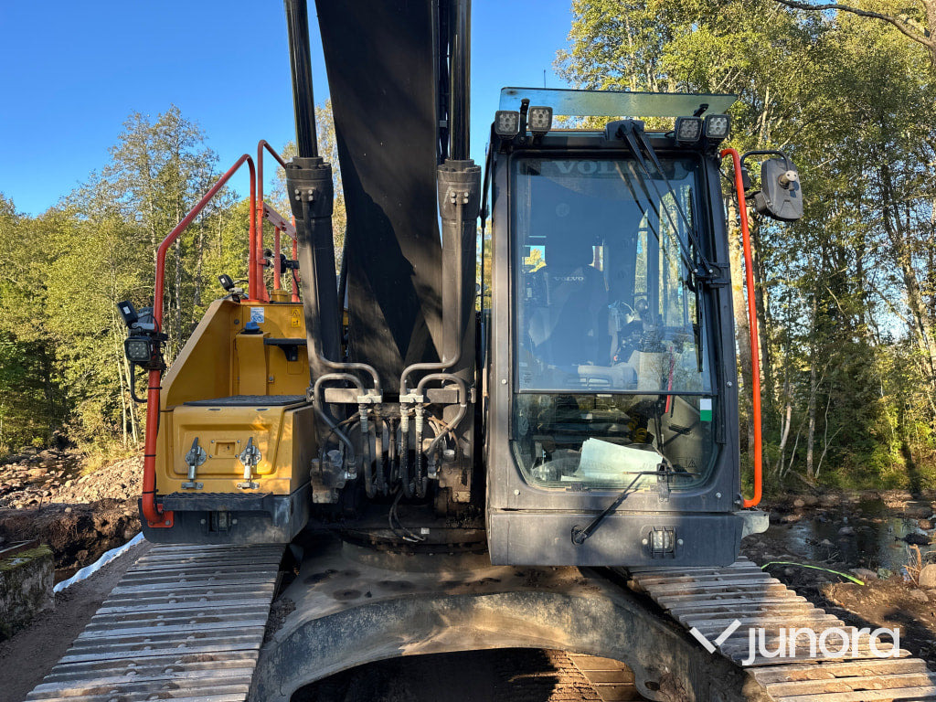 Lánctalpas kotró Grävmaskin - Volvo, EC 220 EL: 8 kép. Lánctalpas kotró Grävmaskin - Volvo, EC 220 EL: 8 kép.