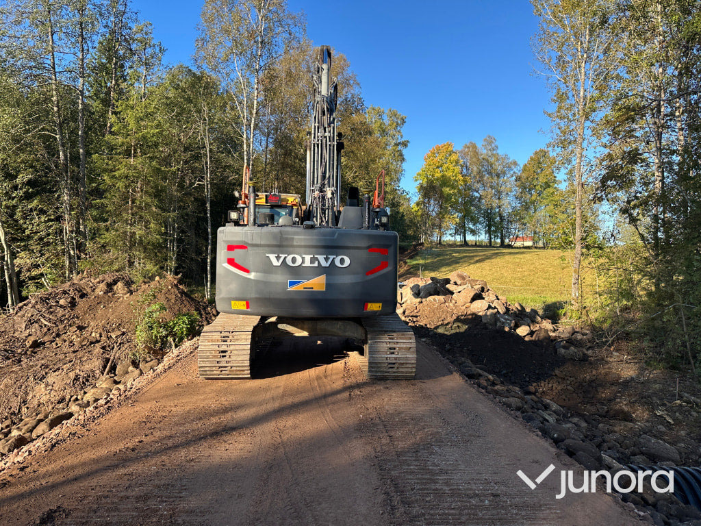 Grävmaskin - Volvo, EC 220 EL - Lánctalpas kotró: 3 kép. Grävmaskin - Volvo, EC 220 EL - Lánctalpas kotró: 3 kép.