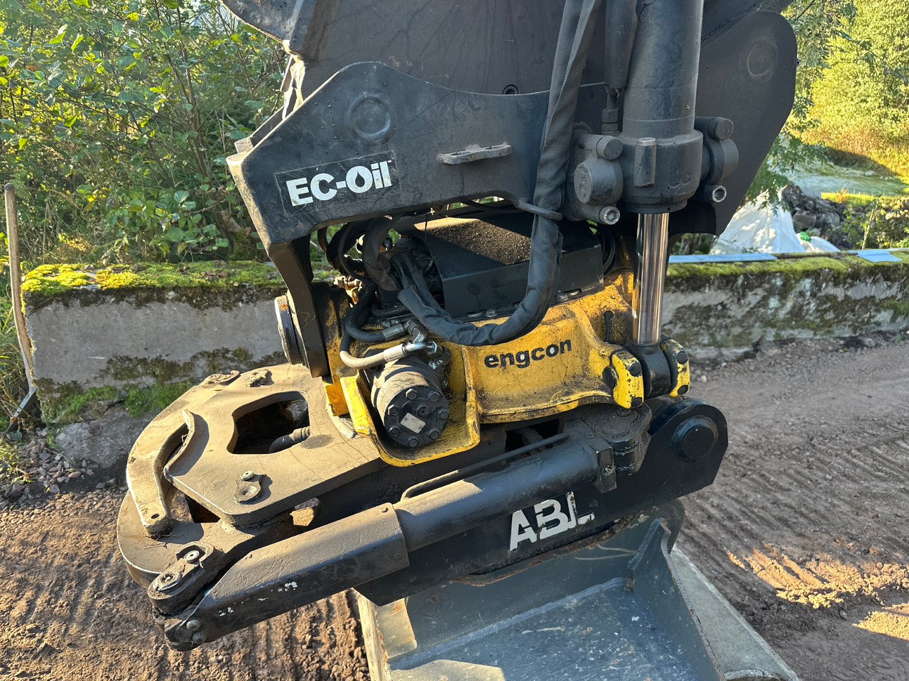 Lánctalpas kotró Grävmaskin - Volvo, EC 220 EL: 12 kép. Lánctalpas kotró Grävmaskin - Volvo, EC 220 EL: 12 kép.