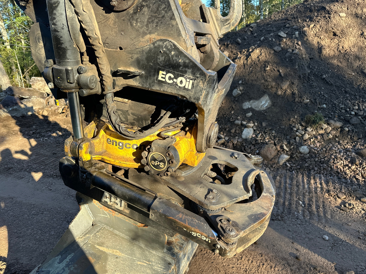 Lánctalpas kotró Grävmaskin - Volvo, EC 220 EL: 11 kép. Lánctalpas kotró Grävmaskin - Volvo, EC 220 EL: 11 kép.