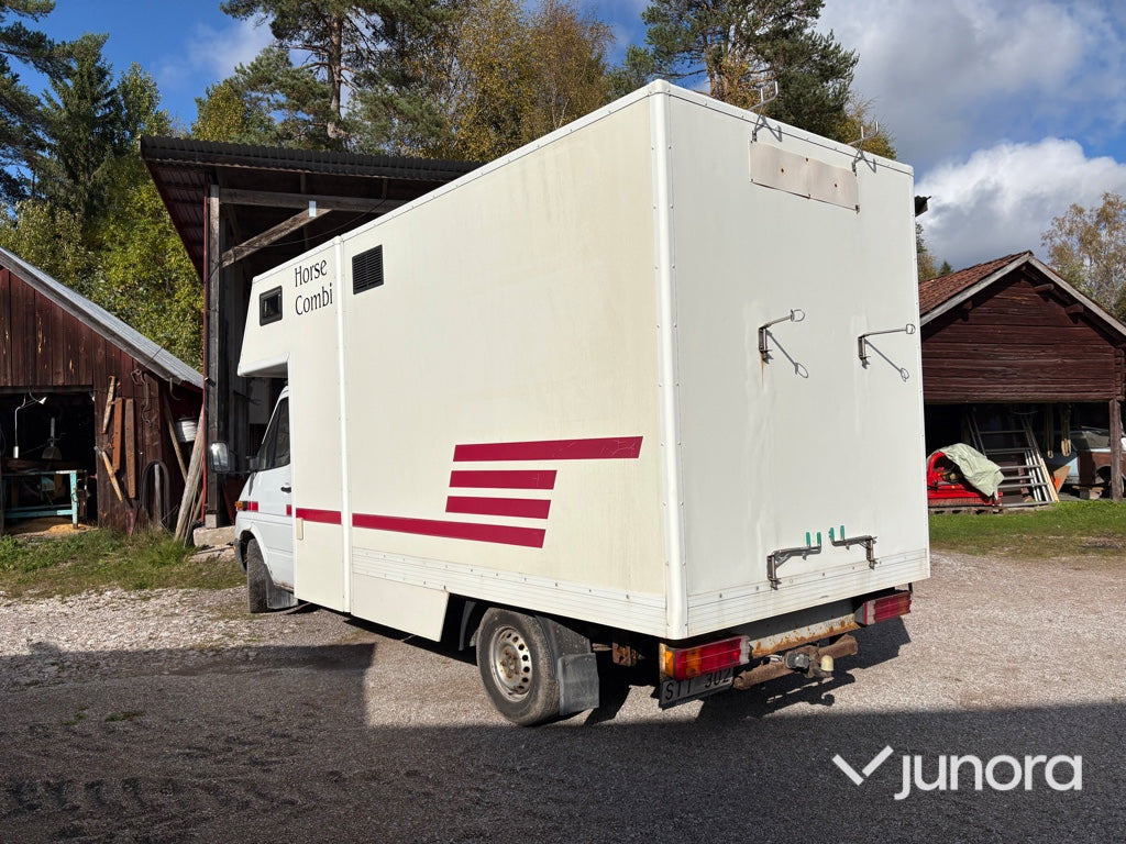 Hästtransport Mercedes-Benz 316 CDI - Alkóvos lakóautó: 3 kép. Hästtransport Mercedes-Benz 316 CDI - Alkóvos lakóautó: 3 kép.