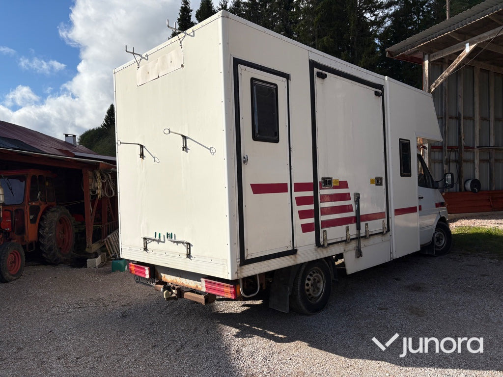 Hästtransport Mercedes-Benz 316 CDI - Alkóvos lakóautó: 5 kép. Hästtransport Mercedes-Benz 316 CDI - Alkóvos lakóautó: 5 kép.