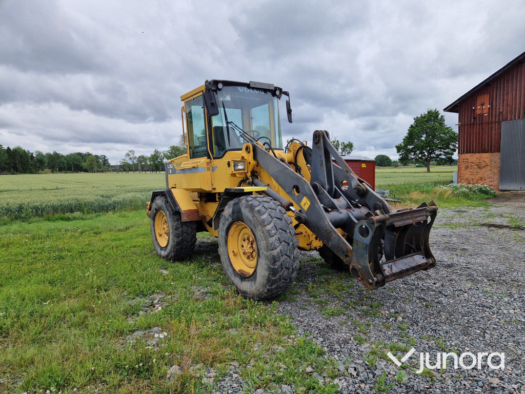Hjullastare Volvo BM L50B - Gumikerekes homlokrakodó: 3 kép. Hjullastare Volvo BM L50B - Gumikerekes homlokrakodó: 3 kép.