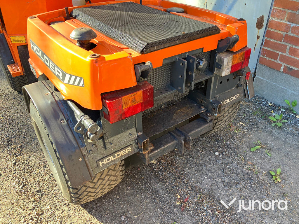 Holder C240 redskapsbärare - Kommunális traktor: 3 kép. Holder C240 redskapsbärare - Kommunális traktor: 3 kép.