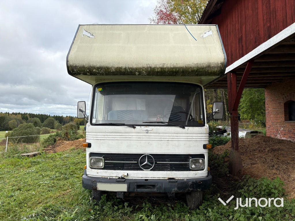 Husbil MERCEDES BENZ LP 608/32 - Alkóvos lakóautó: 2 kép. Husbil MERCEDES BENZ LP 608/32 - Alkóvos lakóautó: 2 kép.