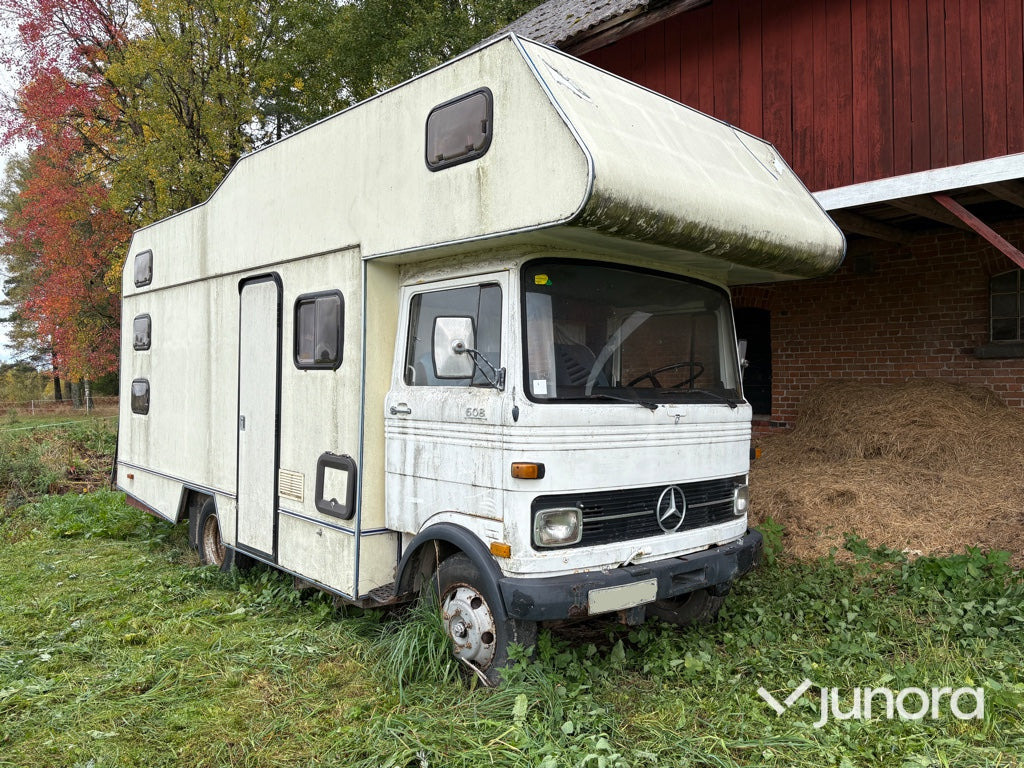 Husbil - Mercedes Benz, LP 608/32 - Kempingautó: 1 kép. Husbil - Mercedes Benz, LP 608/32 - Kempingautó: 1 kép.