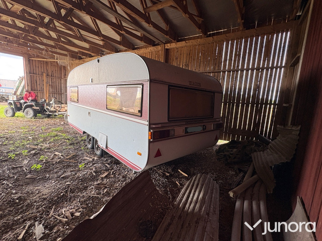 Husvagn - Kabe, Smaragd Grand Deluxe - Lakókocsi: 3 kép. Husvagn - Kabe, Smaragd Grand Deluxe - Lakókocsi: 3 kép.