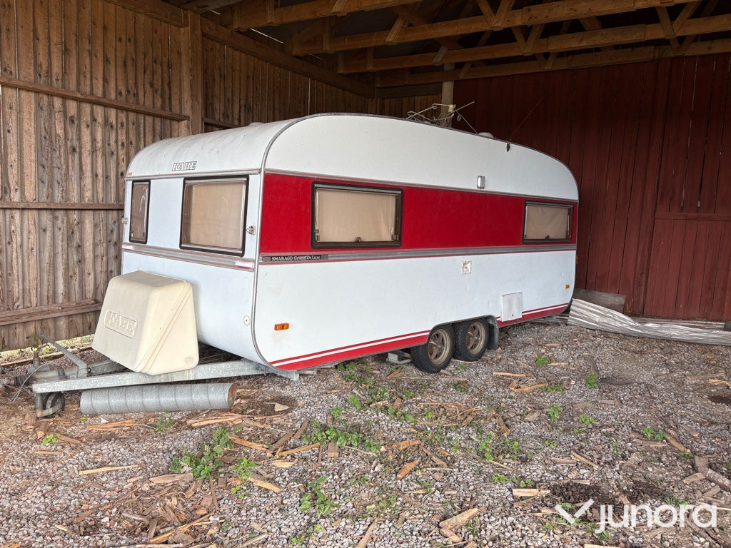 Husvagn - Kabe, Smaragd Grand Deluxe - Lakókocsi: 1 kép. Husvagn - Kabe, Smaragd Grand Deluxe - Lakókocsi: 1 kép.