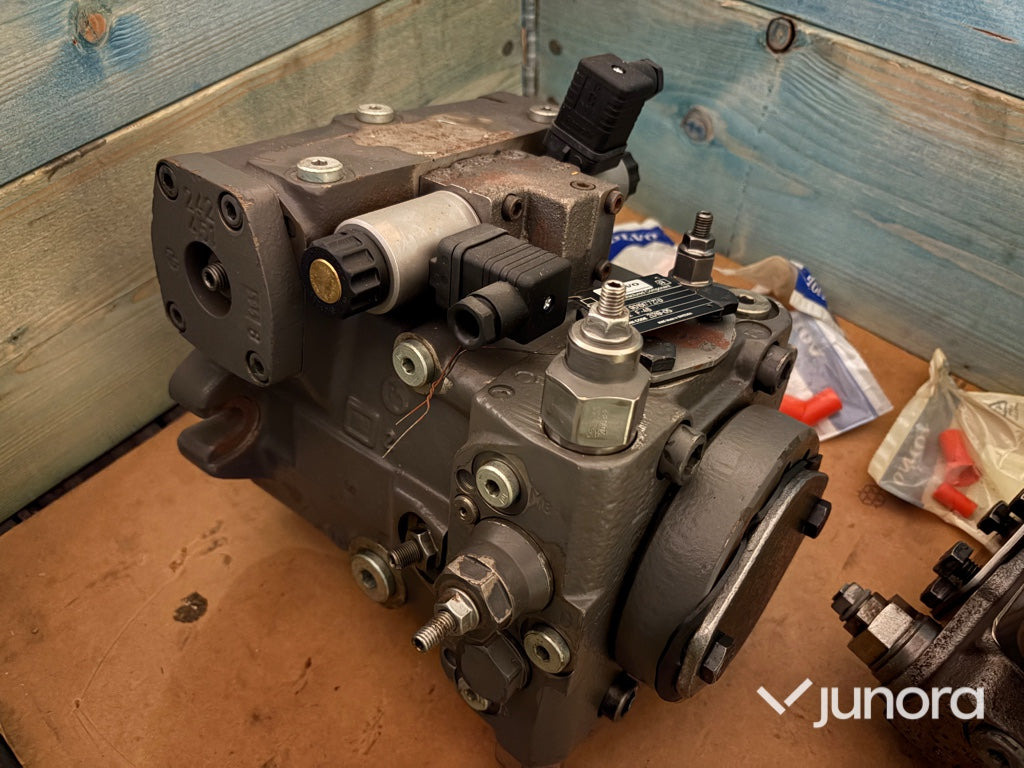 Hydraulpump - Volvo L45B - Hidraulikus szivattyú - Építőipari gépek: 2 kép. Hydraulpump - Volvo L45B - Hidraulikus szivattyú - Építőipari gépek: 2 kép.