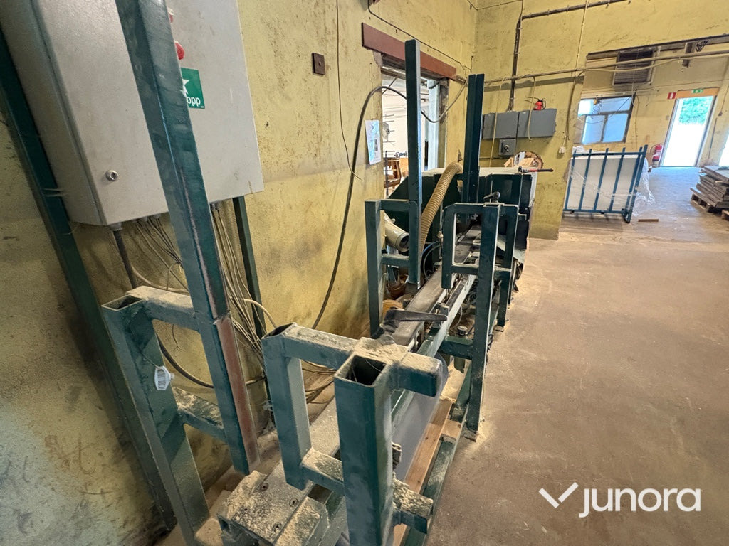 Kloss-kap - Faipari gép: 2 kép. Kloss-kap - Faipari gép: 2 kép.