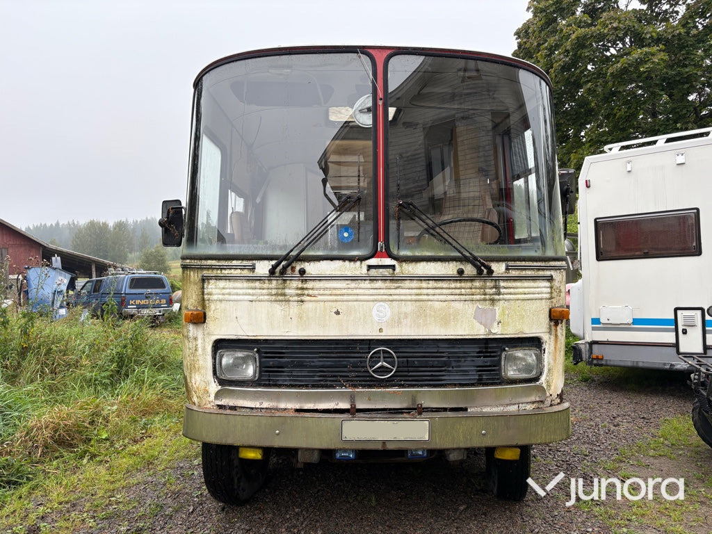 Husbuss - Mercedes 913 - Lakóautó: 2 kép. Husbuss - Mercedes 913 - Lakóautó: 2 kép.