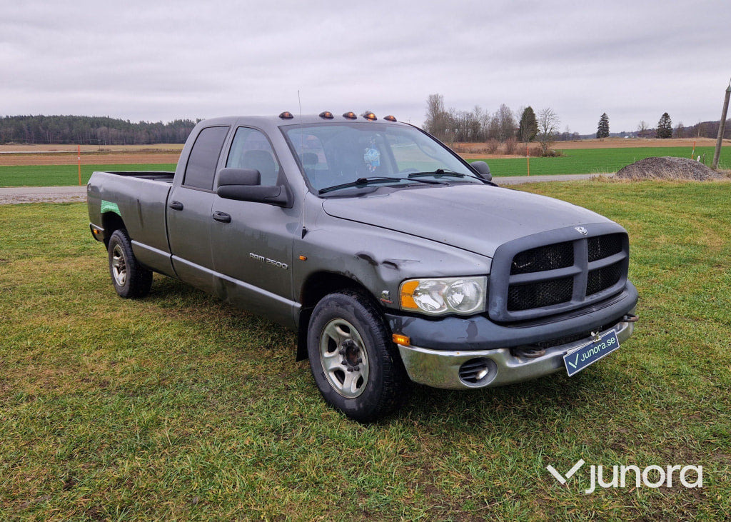 Lastbil - Dodge, RAM ST 2500 Quad, Cummins - Pickup: 5 kép. Lastbil - Dodge, RAM ST 2500 Quad, Cummins - Pickup: 5 kép.