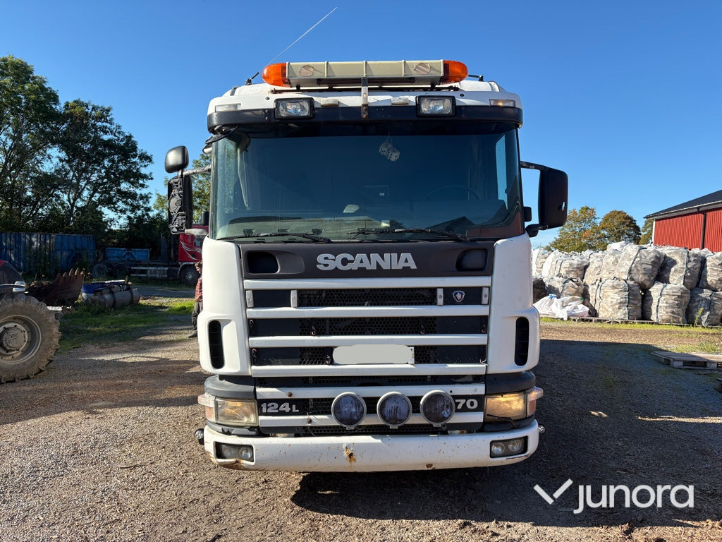 Lastbil - Scania, R124LB6X24NB470 - Platós teherautó: 3 kép. Lastbil - Scania, R124LB6X24NB470 - Platós teherautó: 3 kép.