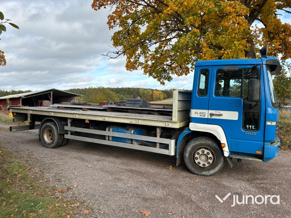 Lastbil - Volvo FL6 4X2 - Platós teherautó: 4 kép. Lastbil - Volvo FL6 4X2 - Platós teherautó: 4 kép.