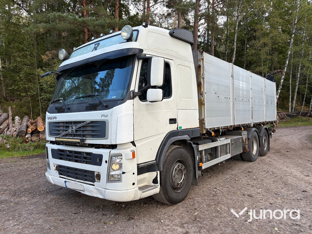 Lastbil Volvo FM-480 6*2 med lyftkran - Platós teherautó, Darus autó: 1 kép. Lastbil Volvo FM-480 6*2 med lyftkran - Platós teherautó, Darus autó: 1 kép.