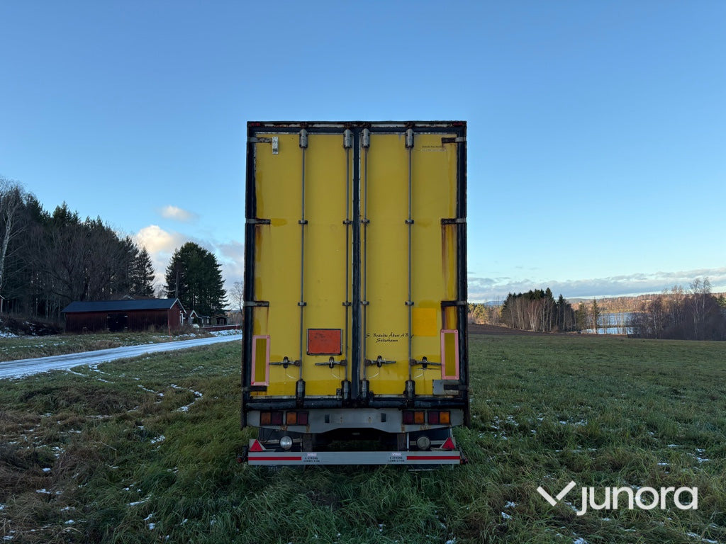 Lastbilssläp - BRIAB SBLB4S—36-124 - Pótkocsi dobozos: 3 kép. Lastbilssläp - BRIAB SBLB4S—36-124 - Pótkocsi dobozos: 3 kép.