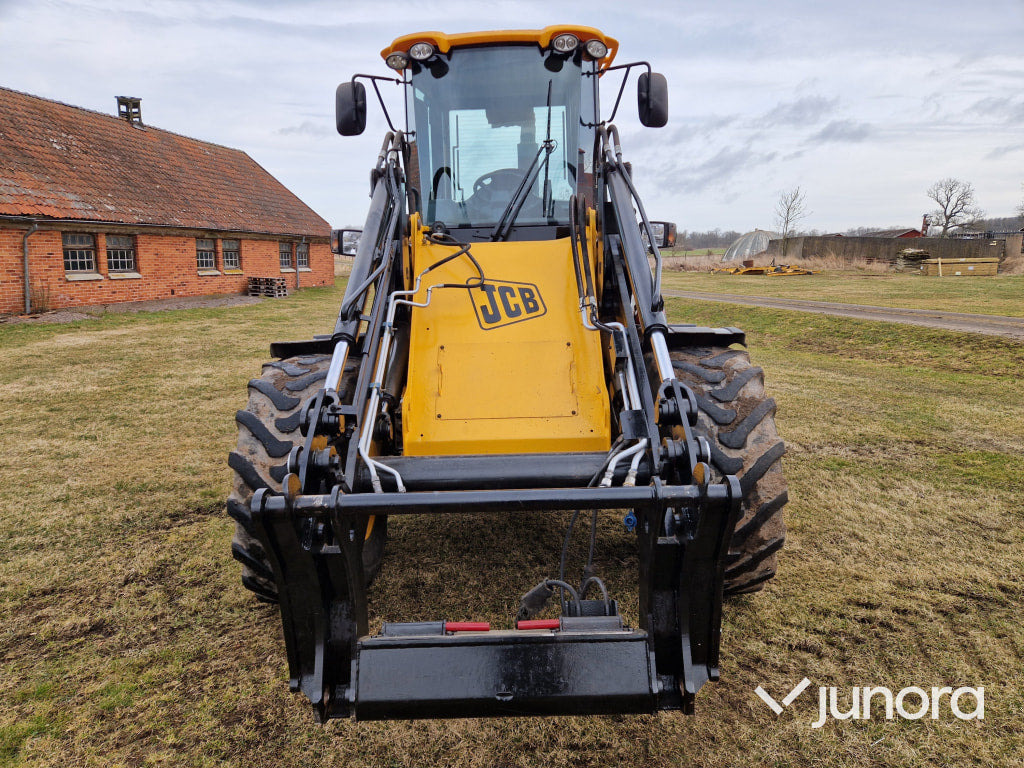 Lastmaskin JCB 412S - Gumikerekes homlokrakodó: 2 kép. Lastmaskin JCB 412S - Gumikerekes homlokrakodó: 2 kép.
