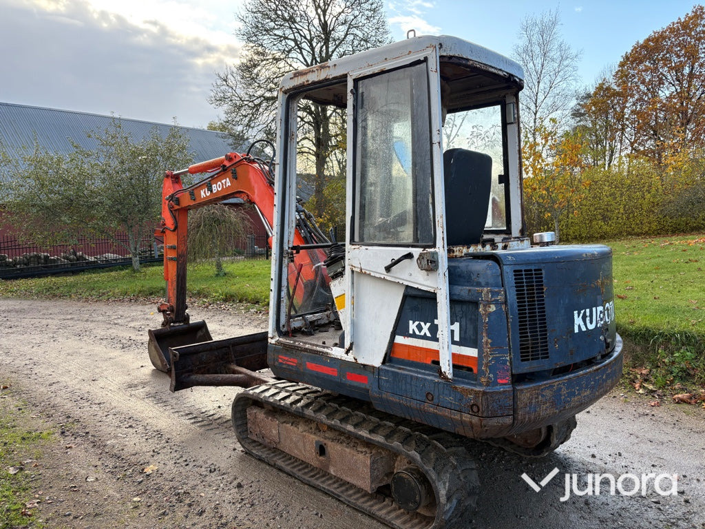 Minigrävare - Kubota, KX71 - Minikotró: 3 kép. Minigrävare - Kubota, KX71 - Minikotró: 3 kép.
