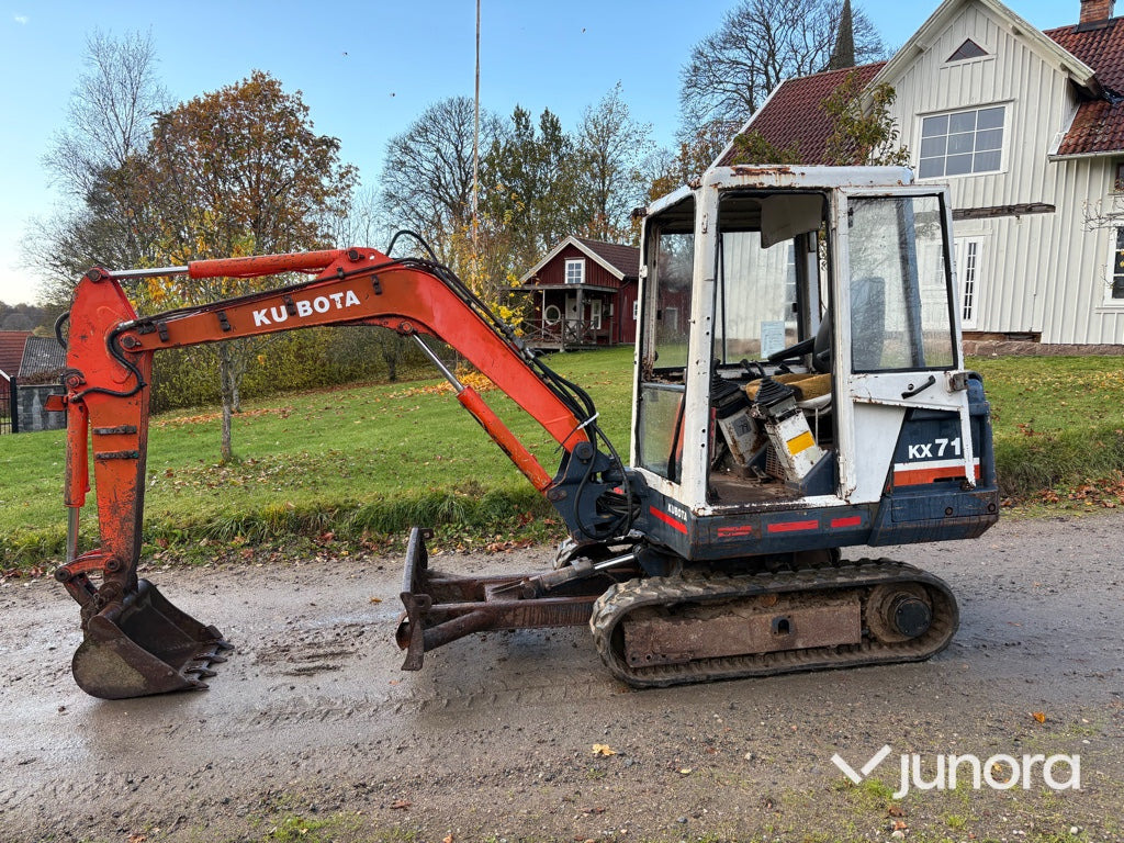 Minigrävare - Kubota, KX71 - Minikotró: 2 kép. Minigrävare - Kubota, KX71 - Minikotró: 2 kép.