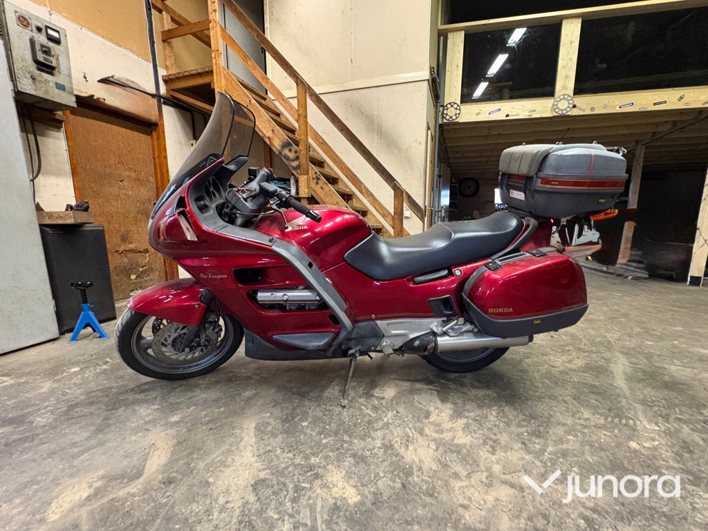 Motorcykel - Honda ST1100 PAN EUROPEA - Motorkerékpár: 2 kép. Motorcykel - Honda ST1100 PAN EUROPEA - Motorkerékpár: 2 kép.