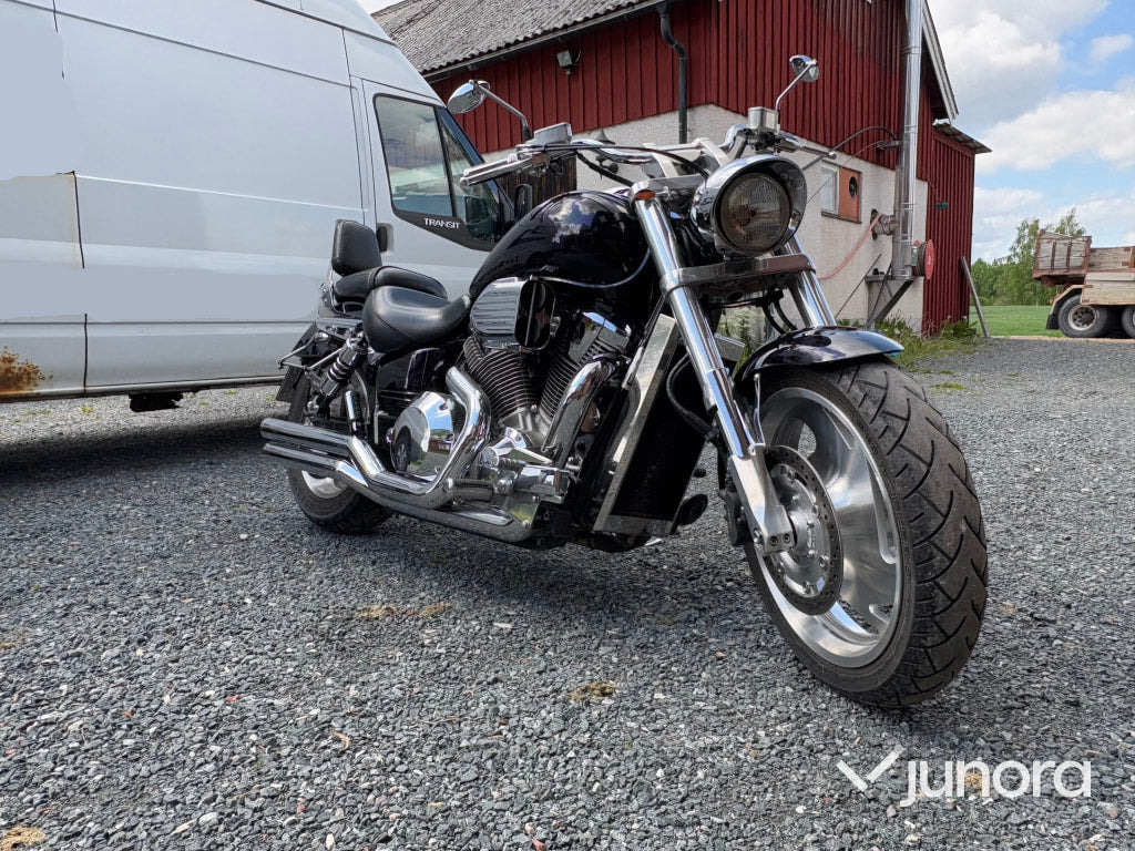 Motorcykel Honda VTX 1800C - Motorkerékpár: 1 kép. Motorcykel Honda VTX 1800C - Motorkerékpár: 1 kép.