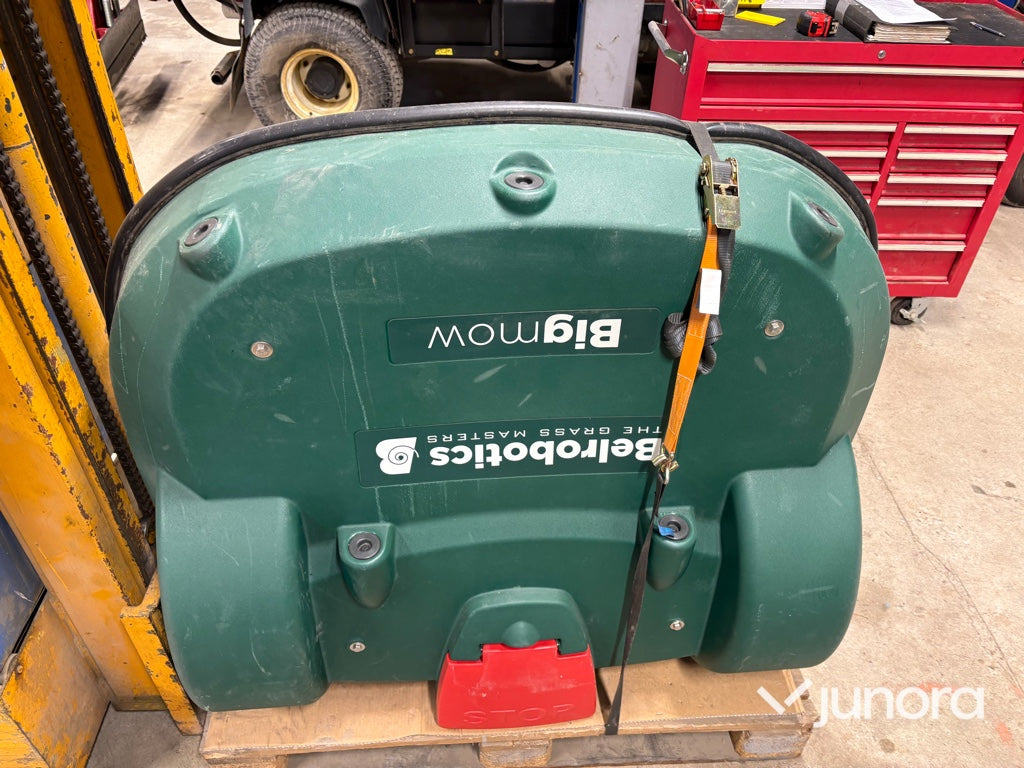 Robotklippare - Belrobotics Bigmow - Kerti fűkasza: 2 kép. Robotklippare - Belrobotics Bigmow - Kerti fűkasza: 2 kép.