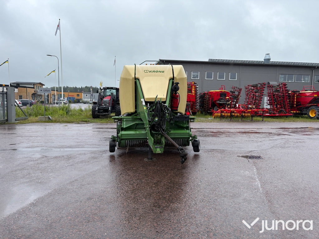 Rundbalspress Krone BIGPACK 890 - Kocka bálázó: 2 kép. Rundbalspress Krone BIGPACK 890 - Kocka bálázó: 2 kép.