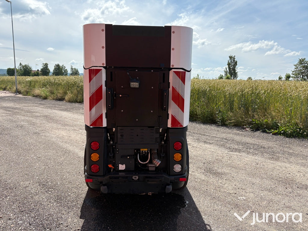 SCHMIDT Flexigo 150 - Utcaseprő gép: 4 kép. SCHMIDT Flexigo 150 - Utcaseprő gép: 4 kép.