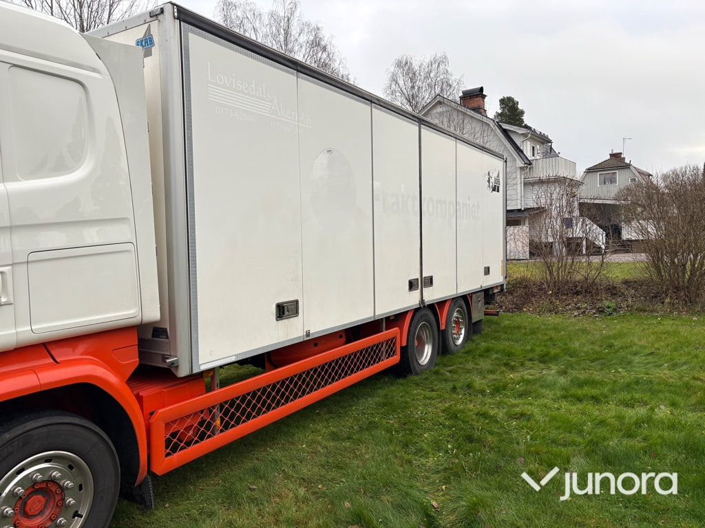 Skåpbil - Scania R410LB - Dobozos felépítményű teherautó: 4 kép. Skåpbil - Scania R410LB - Dobozos felépítményű teherautó: 4 kép.