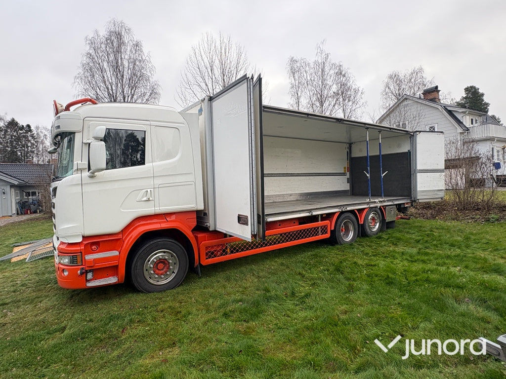 Skåpbil - Scania R410LB - Dobozos felépítményű teherautó: 3 kép. Skåpbil - Scania R410LB - Dobozos felépítményű teherautó: 3 kép.