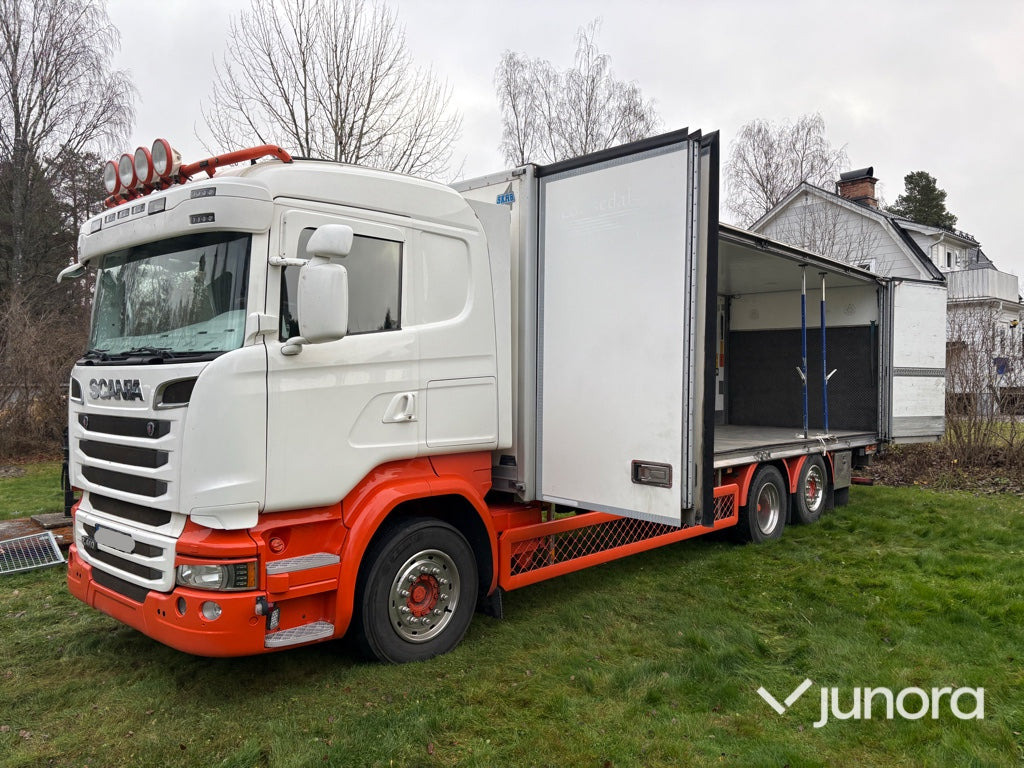 Skåpbil - Scania R410LB - Dobozos felépítményű teherautó: 2 kép. Skåpbil - Scania R410LB - Dobozos felépítményű teherautó: 2 kép.