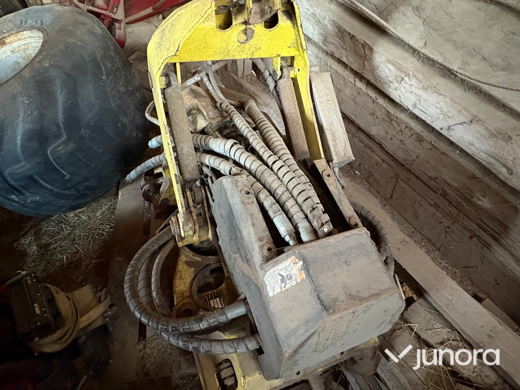 Skördaraggregat - Timberjack, H742 - Erdészeti fej: 2 kép. Skördaraggregat - Timberjack, H742 - Erdészeti fej: 2 kép.