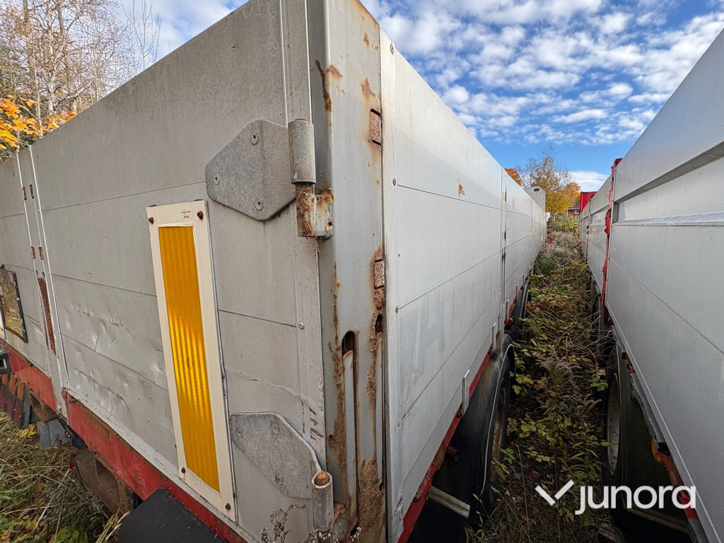 Släp - Kaupe, 2 LLP, 12.5 meter - Platós félpótkocsi: 4 kép. Släp - Kaupe, 2 LLP, 12.5 meter - Platós félpótkocsi: 4 kép.