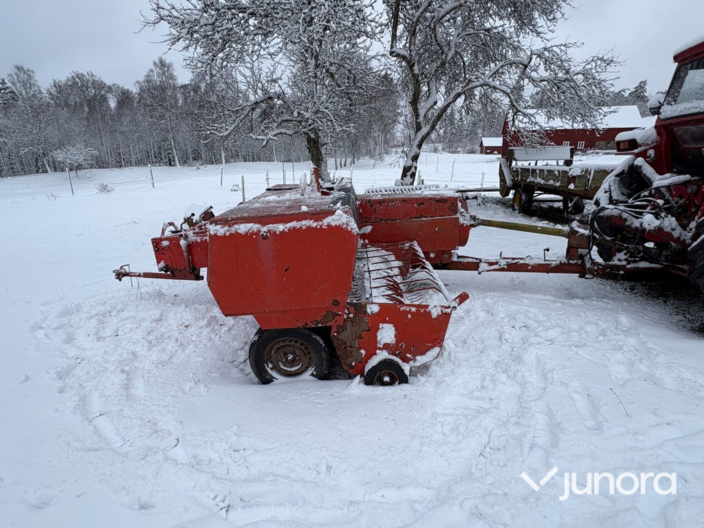 Småbalspress - Fahr HD460 - Kocka bálázó: 2 kép. Småbalspress - Fahr HD460 - Kocka bálázó: 2 kép.