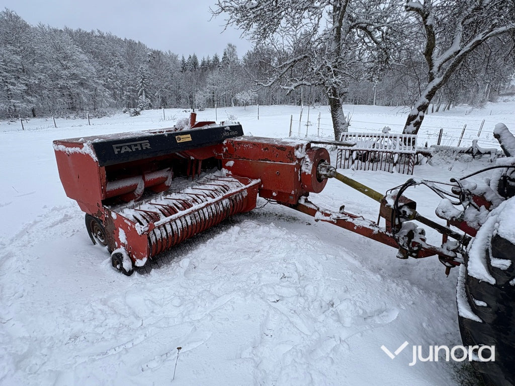 Småbalspress - Fahr HD460 - Kocka bálázó: 3 kép. Småbalspress - Fahr HD460 - Kocka bálázó: 3 kép.