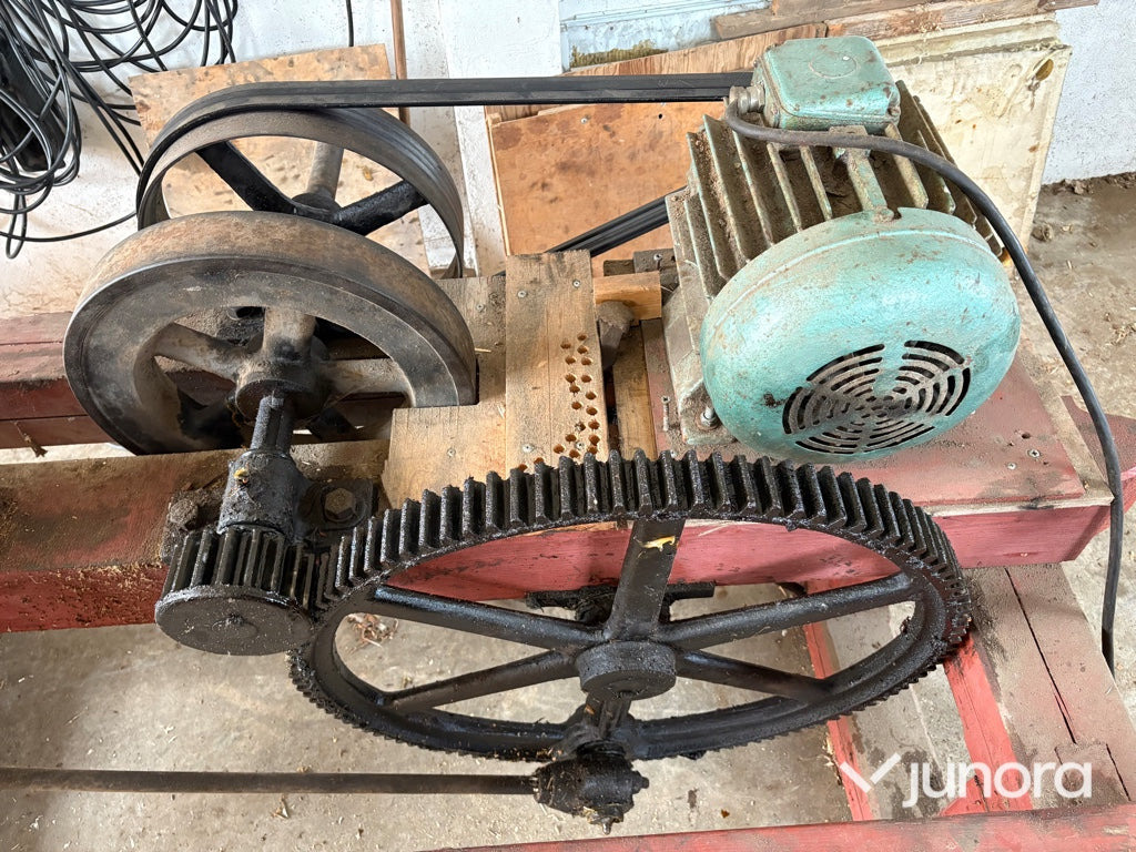 Spånhyvel - Faipari gép: 4 kép. Spånhyvel - Faipari gép: 4 kép.