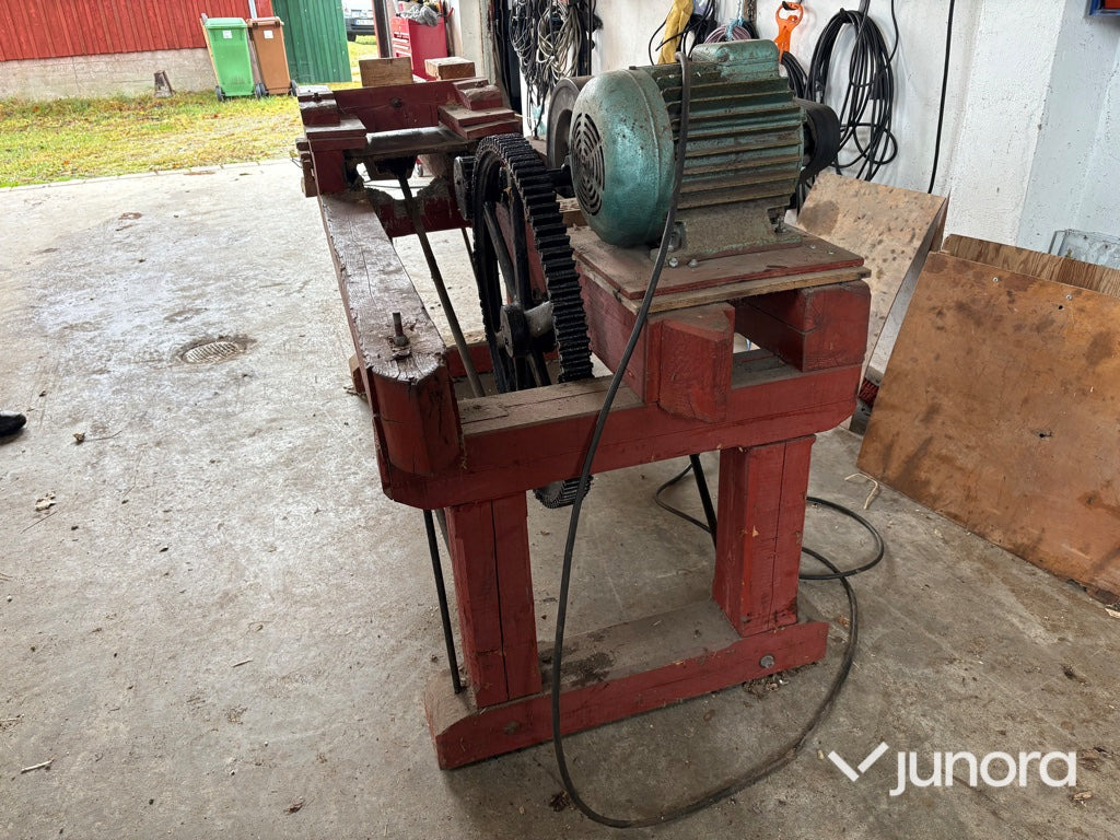 Spånhyvel - Faipari gép: 3 kép. Spånhyvel - Faipari gép: 3 kép.