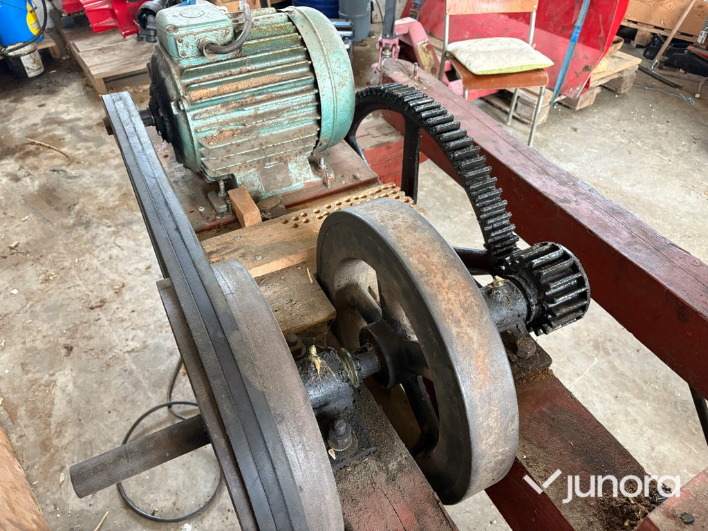 Spånhyvel - Faipari gép: 5 kép. Spånhyvel - Faipari gép: 5 kép.