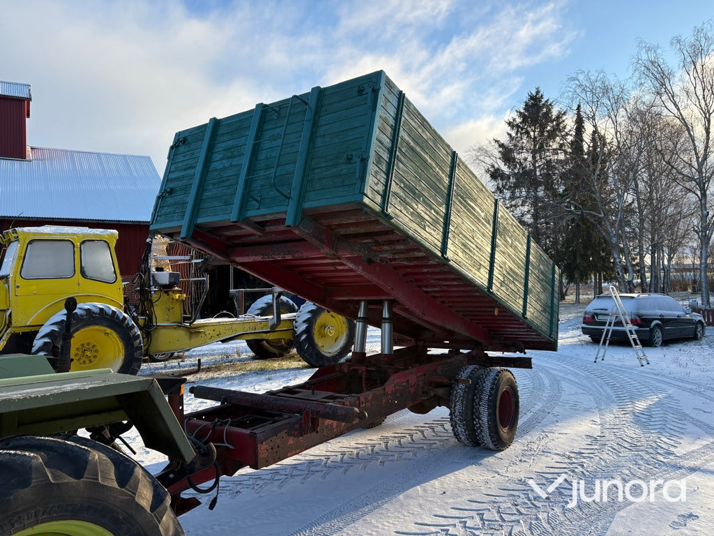 Spannmålskärra - med tipp - Mezőgazdasági billenőpótkocsi: 2 kép. Spannmålskärra - med tipp - Mezőgazdasági billenőpótkocsi: 2 kép.