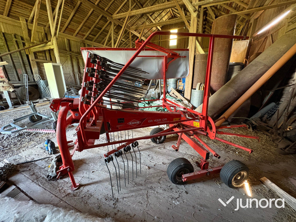 Strängläggare Kuhn GR 4321 GM - Szemenkénti vetőgép: 4 kép. Strängläggare Kuhn GR 4321 GM - Szemenkénti vetőgép: 4 kép.