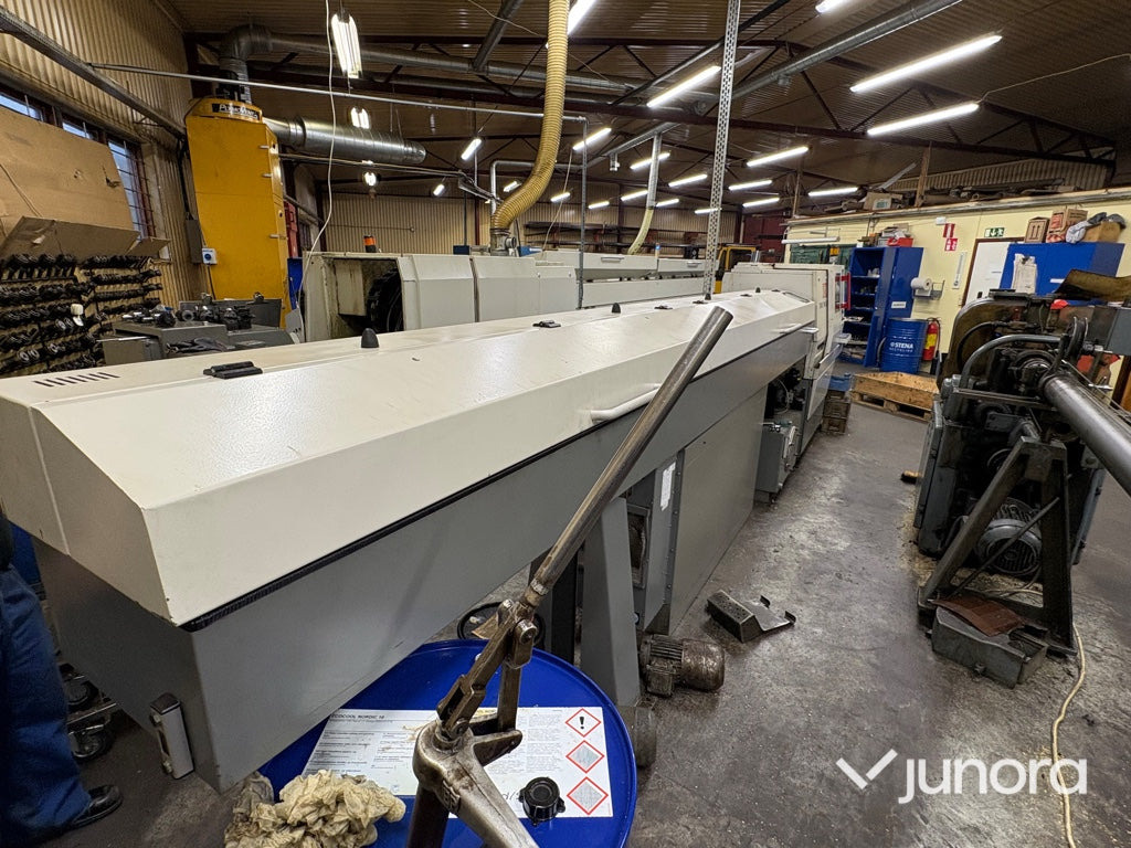 Svarv - Traub, TNM 28 - Fémeszterga: 3 kép. Svarv - Traub, TNM 28 - Fémeszterga: 3 kép.