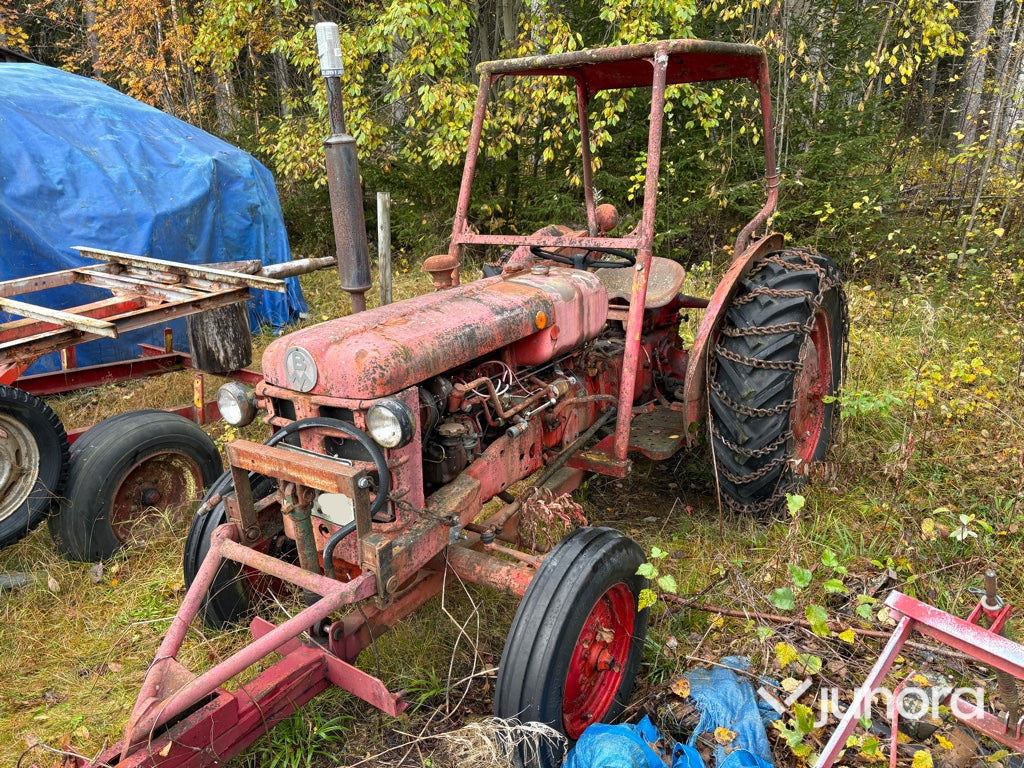 Traktor - BM 425 - Traktor: 4 kép. Traktor - BM 425 - Traktor: 4 kép.
