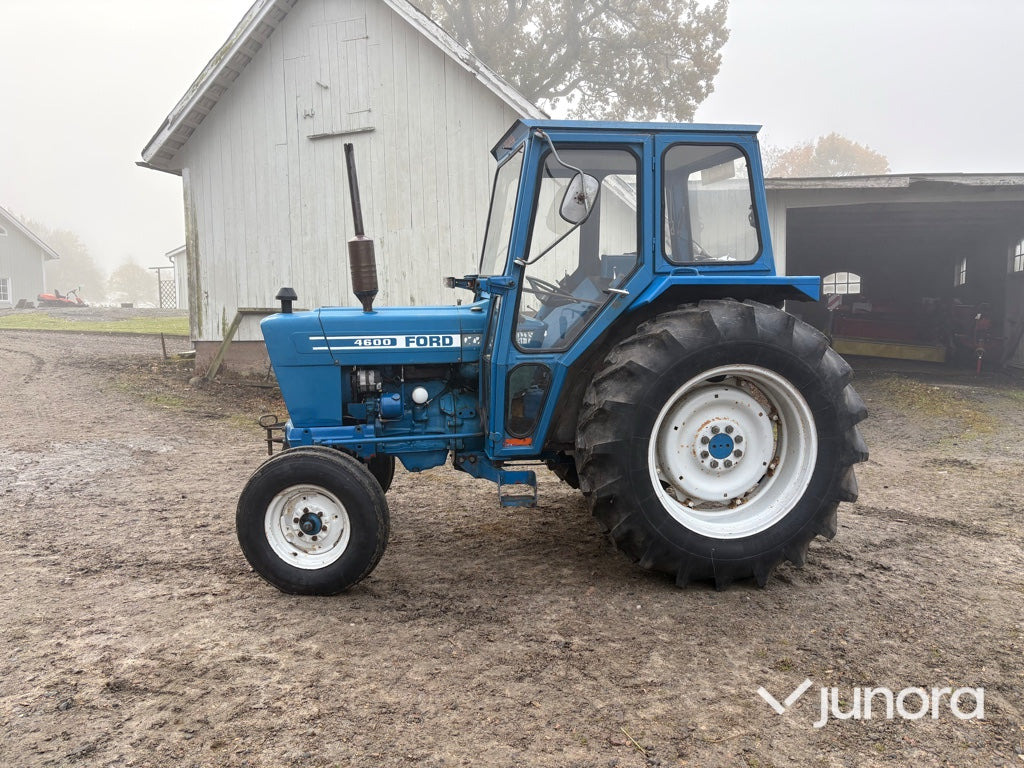 Traktor - Ford 4600 1976 - Traktor: 5 kép. Traktor - Ford 4600 1976 - Traktor: 5 kép.