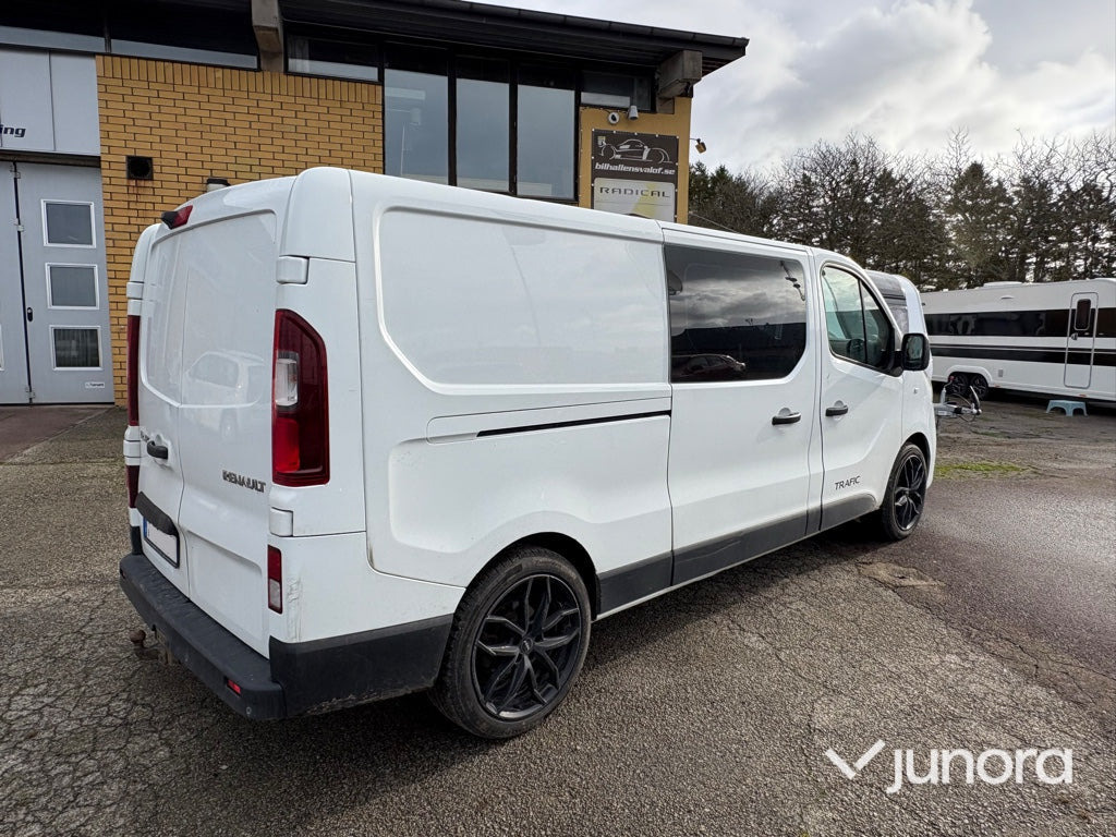 Transportbil – Renault Trafic L2H1 1.6 dCi Twin Turbo - Duplakabinos kisteherautó: 5 kép. Transportbil – Renault Trafic L2H1 1.6 dCi Twin Turbo - Duplakabinos kisteherautó: 5 kép.