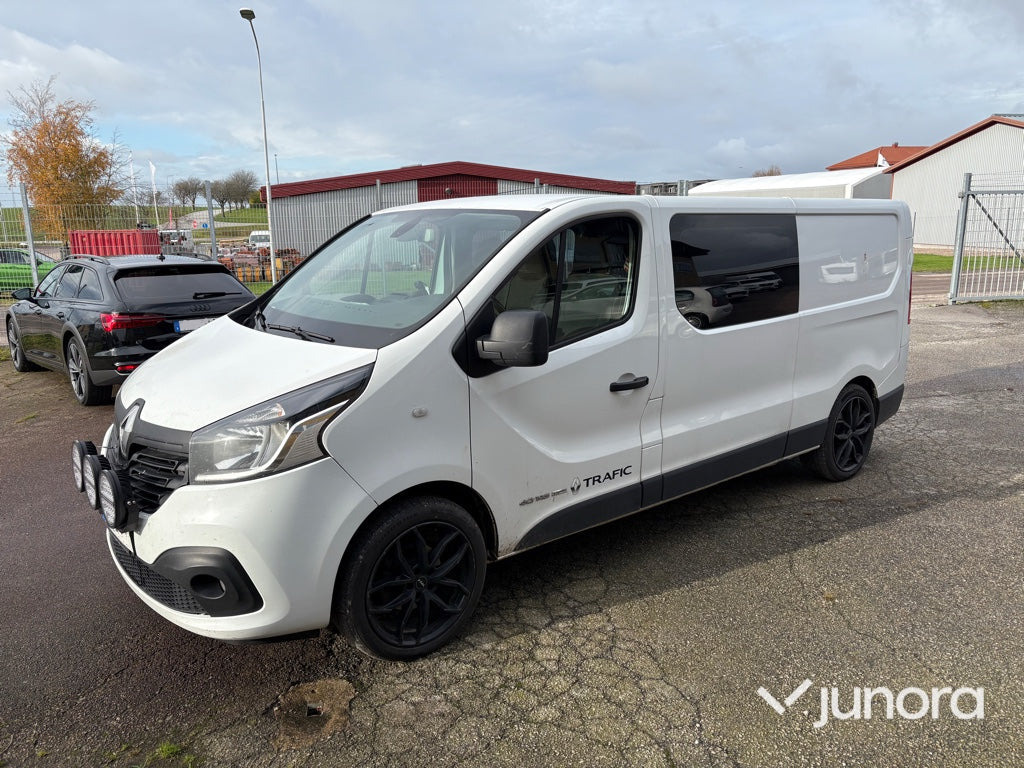 Transportbil – Renault Trafic L2H1 1.6 dCi Twin Turbo - Duplakabinos kisteherautó: 1 kép. Transportbil – Renault Trafic L2H1 1.6 dCi Twin Turbo - Duplakabinos kisteherautó: 1 kép.